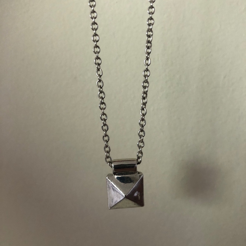 Minimal Stud necklace